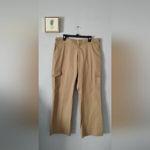Gap Cargo Pants Women Size 16  Color Beige  Straight Leg  6 Pockets New Zipper